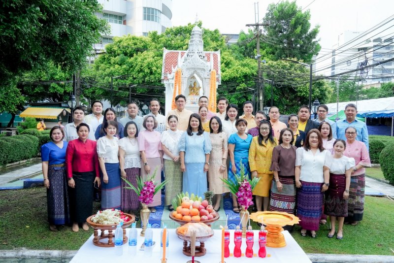 ร่วมพิธีบวงสรวงสักการะสิ่งศักดิ์สิทธิ์ประจำมหาวิทยาลัย