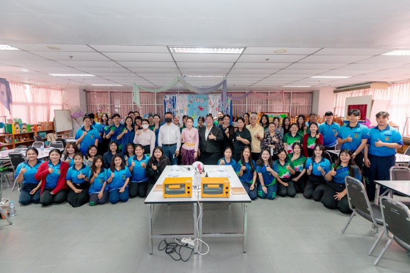 โครงการการส่งเสริมและพัฒนาทักษะด้านอาชีพที่สองของนักศึกษาสาขาวิชาจิตวิทยาและการแนะแนว เรื่อง Tiny Cute พลาสติกหดแปลงร่าง