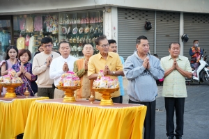 ร่วมพิธีทำบุญตักบาตรวันขึ้นปีใหม่ พ.ศ. 2568