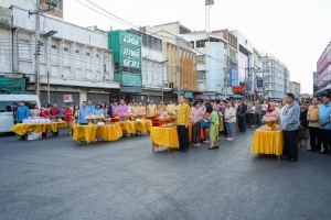 ร่วมพิธีทำบุญตักบาตรวันขึ้นปีใหม่ พ.ศ. 2568