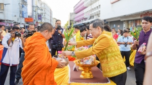 ร่วมพิธีทำบุญตักบาตรวันขึ้นปีใหม่ พ.ศ. 2568