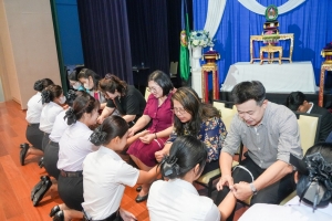 พิธีฝากตัวเป็นศิษย์ รับขวัญนักศึกษาสายครู มรภ.เทพสตรี และปฐมนิเทศ นศ. คณะครุศาสตร์