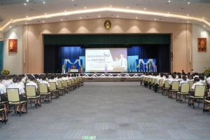 พิธีฝากตัวเป็นศิษย์ รับขวัญนักศึกษาสายครู มรภ.เทพสตรี และปฐมนิเทศ นศ. คณะครุศาสตร์