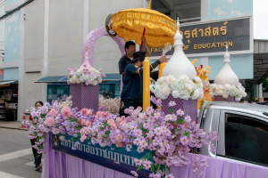 ร่วมต้อนรับขบวนแห่งานสืบสานงานประเพณีเข้าพรรษา ถวายผ้าอาบน้ำฝนและเทียนพรรษา ปี พ.ศ. 2568