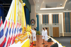 ร่วมพิธีถวายพระพรชัยมงคล พระบาทสมเด็จพระเจ้าอยู่หัว