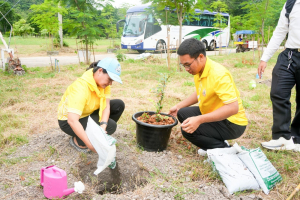 ร่วมพิธีถวายพระพรชัยมงคล พระบาทสมเด็จพระเจ้าอยู่หัว