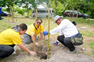 ร่วมพิธีถวายพระพรชัยมงคล พระบาทสมเด็จพระเจ้าอยู่หัว