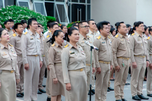 ร่วมพิธีวันพระราชทานธงชาติไทย