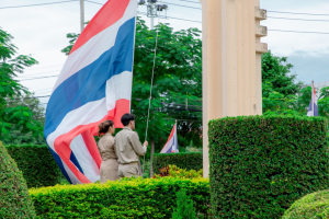 ร่วมพิธีวันพระราชทานธงชาติไทย