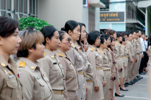 ร่วมพิธีวันพระราชทานธงชาติไทย