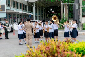 ร่วมพิธีวันพระราชทานธงชาติไทย