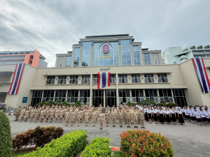 ร่วมพิธีวันพระราชทานธงชาติไทย