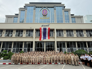 ร่วมพิธีวันพระราชทานธงชาติไทย