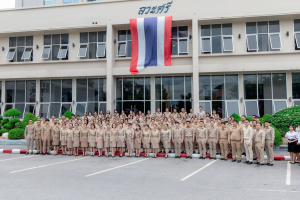 ร่วมพิธีวันพระราชทานธงชาติไทย