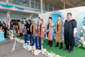 กิจกรรมแสดงความยินดีและมอบของที่ระลึกให้กับบัณฑิต และมหาบัณฑิตคณะครุศาสตร์