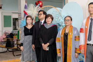 กิจกรรมแสดงความยินดีและมอบของที่ระลึกให้กับบัณฑิต และมหาบัณฑิตคณะครุศาสตร์