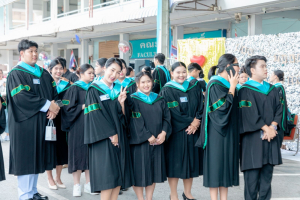 กิจกรรมแสดงความยินดีและมอบของที่ระลึกให้กับบัณฑิต และมหาบัณฑิตคณะครุศาสตร์