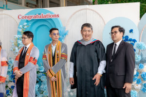 กิจกรรมแสดงความยินดีและมอบของที่ระลึกให้กับบัณฑิต และมหาบัณฑิตคณะครุศาสตร์