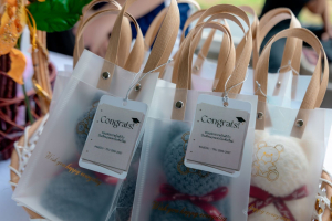 กิจกรรมแสดงความยินดีและมอบของที่ระลึกให้กับบัณฑิต และมหาบัณฑิตคณะครุศาสตร์