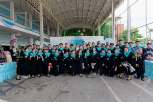 กิจกรรมแสดงความยินดีและมอบของที่ระลึกให้กับบัณฑิต และมหาบัณฑิตคณะครุศาสตร์