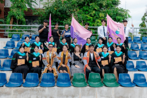 กิจกรรมแสดงความยินดีและมอบของที่ระลึกให้กับบัณฑิต และมหาบัณฑิตคณะครุศาสตร์