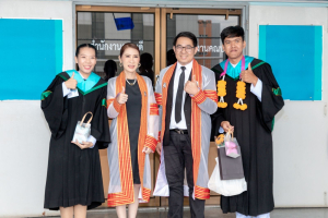 กิจกรรมแสดงความยินดีและมอบของที่ระลึกให้กับบัณฑิต และมหาบัณฑิตคณะครุศาสตร์