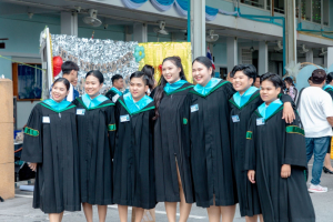 กิจกรรมแสดงความยินดีและมอบของที่ระลึกให้กับบัณฑิต และมหาบัณฑิตคณะครุศาสตร์