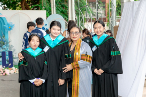 กิจกรรมแสดงความยินดีและมอบของที่ระลึกให้กับบัณฑิต และมหาบัณฑิตคณะครุศาสตร์