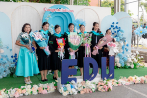 กิจกรรมแสดงความยินดีและมอบของที่ระลึกให้กับบัณฑิต และมหาบัณฑิตคณะครุศาสตร์