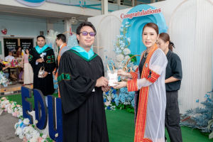 กิจกรรมแสดงความยินดีและมอบของที่ระลึกให้กับบัณฑิต และมหาบัณฑิตคณะครุศาสตร์