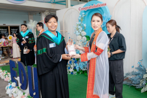 กิจกรรมแสดงความยินดีและมอบของที่ระลึกให้กับบัณฑิต และมหาบัณฑิตคณะครุศาสตร์