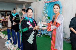 กิจกรรมแสดงความยินดีและมอบของที่ระลึกให้กับบัณฑิต และมหาบัณฑิตคณะครุศาสตร์