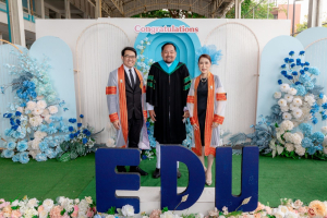 กิจกรรมแสดงความยินดีและมอบของที่ระลึกให้กับบัณฑิต และมหาบัณฑิตคณะครุศาสตร์
