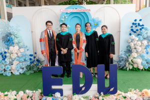 กิจกรรมแสดงความยินดีและมอบของที่ระลึกให้กับบัณฑิต และมหาบัณฑิตคณะครุศาสตร์