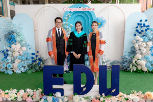 กิจกรรมแสดงความยินดีและมอบของที่ระลึกให้กับบัณฑิต และมหาบัณฑิตคณะครุศาสตร์