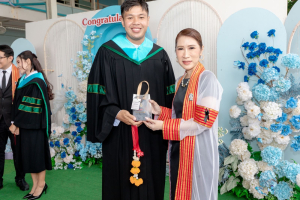 กิจกรรมแสดงความยินดีและมอบของที่ระลึกให้กับบัณฑิต และมหาบัณฑิตคณะครุศาสตร์