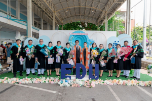 กิจกรรมแสดงความยินดีและมอบของที่ระลึกให้กับบัณฑิต และมหาบัณฑิตคณะครุศาสตร์