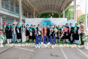 กิจกรรมแสดงความยินดีและมอบของที่ระลึกให้กับบัณฑิต และมหาบัณฑิตคณะครุศาสตร์