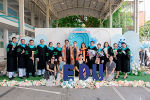 กิจกรรมแสดงความยินดีและมอบของที่ระลึกให้กับบัณฑิต และมหาบัณฑิตคณะครุศาสตร์