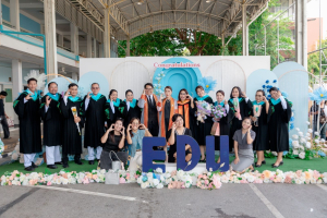 กิจกรรมแสดงความยินดีและมอบของที่ระลึกให้กับบัณฑิต และมหาบัณฑิตคณะครุศาสตร์