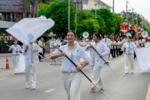 ร่วมให้กำลังใจขบวนแห่กระทงของมหาวิทยาลัยราชภัฏเทพสตรี ในงานประเพณีลอยกระทงย้อนยุค ประจำปี 2568