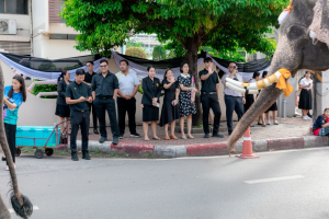 ร่วมให้กำลังใจขบวนแห่กระทงของมหาวิทยาลัยราชภัฏเทพสตรี ในงานประเพณีลอยกระทงย้อนยุค ประจำปี 2568