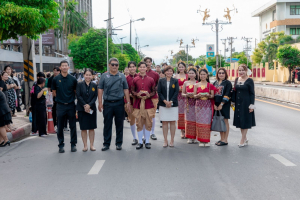 ร่วมให้กำลังใจขบวนแห่กระทงของมหาวิทยาลัยราชภัฏเทพสตรี ในงานประเพณีลอยกระทงย้อนยุค ประจำปี 2568