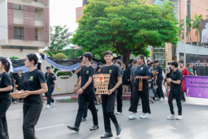 ร่วมให้กำลังใจขบวนแห่กระทงของมหาวิทยาลัยราชภัฏเทพสตรี ในงานประเพณีลอยกระทงย้อนยุค ประจำปี 2568