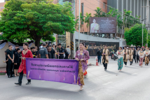 ร่วมให้กำลังใจขบวนแห่กระทงของมหาวิทยาลัยราชภัฏเทพสตรี ในงานประเพณีลอยกระทงย้อนยุค ประจำปี 2568