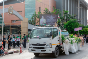 ร่วมให้กำลังใจขบวนแห่กระทงของมหาวิทยาลัยราชภัฏเทพสตรี ในงานประเพณีลอยกระทงย้อนยุค ประจำปี 2568