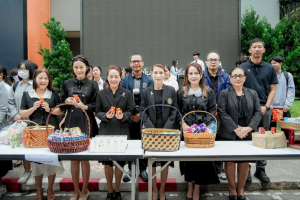 ร่วมพิธีทำบุญตักบาตรอุทิศถวายพระราชกุศลแด่ สมเด็จพระนางเจ้าสิริกิติ์ พระบรมราชินีนาถ พระบรมราชชนนีพันปีหลวง