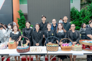 ร่วมพิธีทำบุญตักบาตรอุทิศถวายพระราชกุศลแด่ สมเด็จพระนางเจ้าสิริกิติ์ พระบรมราชินีนาถ พระบรมราชชนนีพันปีหลวง