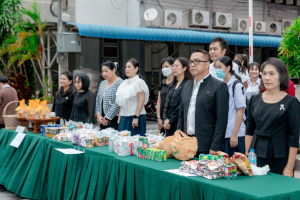 ร่วมพิธีทำบุญตักบาตรอุทิศถวายพระราชกุศลแด่ สมเด็จพระนางเจ้าสิริกิติ์ พระบรมราชินีนาถ พระบรมราชชนนีพันปีหลวง