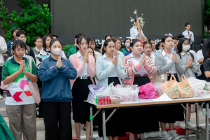 ร่วมพิธีทำบุญตักบาตรอุทิศถวายพระราชกุศลแด่ สมเด็จพระนางเจ้าสิริกิติ์ พระบรมราชินีนาถ พระบรมราชชนนีพันปีหลวง